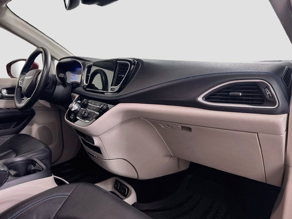 Used 2021 Chrysler Pacifica Touring-L FWD image 29