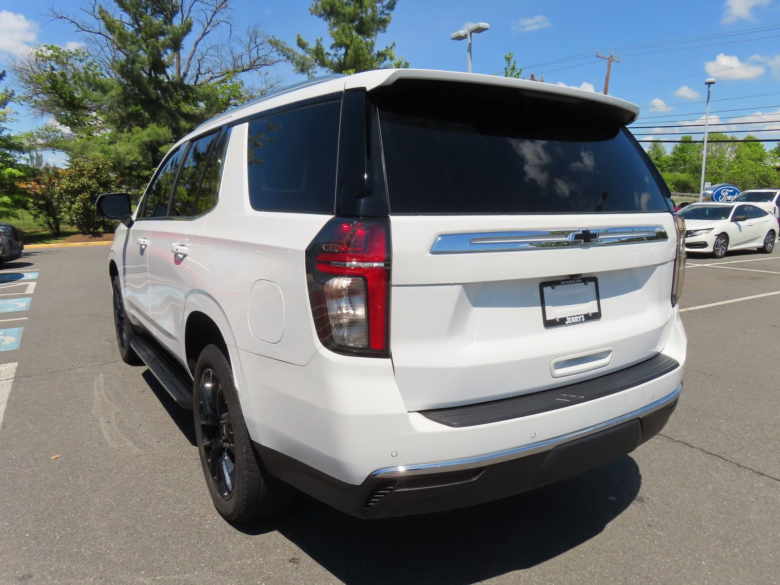 Used 2022 Chevrolet Tahoe LT w/ Luxury Package AWD/4WD image 7