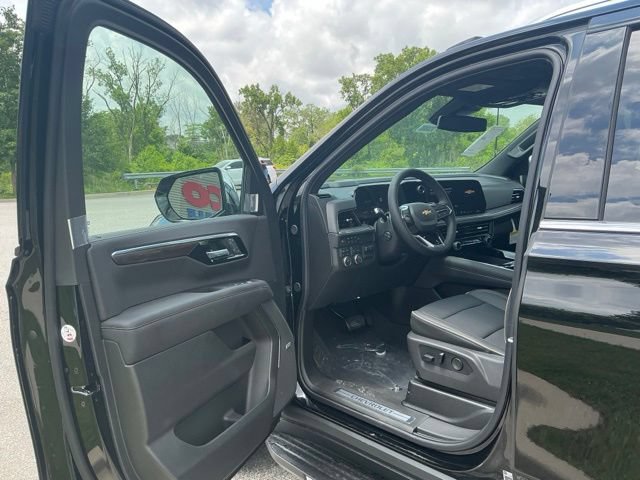 New 2026 Chevrolet Suburban Premier w/ Sun And Tow Package AWD/4WD image 17