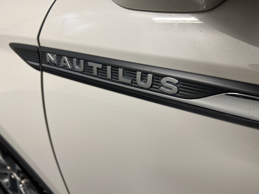Certified 2022 Lincoln Nautilus Reserve image 35
