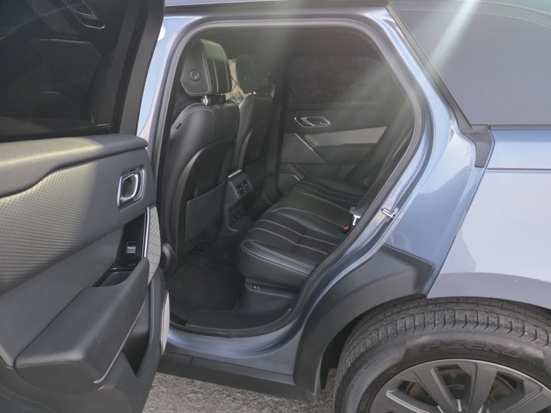 Used 2020 Land Rover Range Rover Velar R-Dynamic S image 12