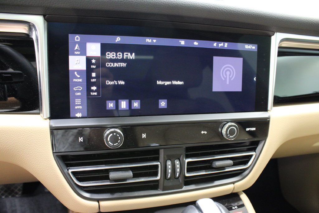 Used 2023 Porsche Macan AWD/4WD image 31