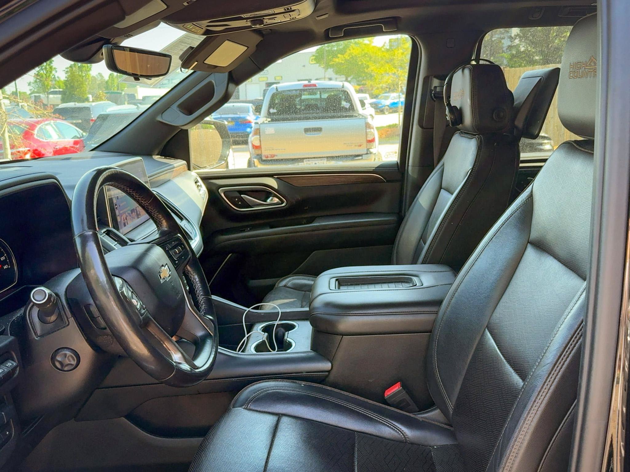 Used 2021 Chevrolet Suburban High Country w/ Premium Package AWD/4WD image 17