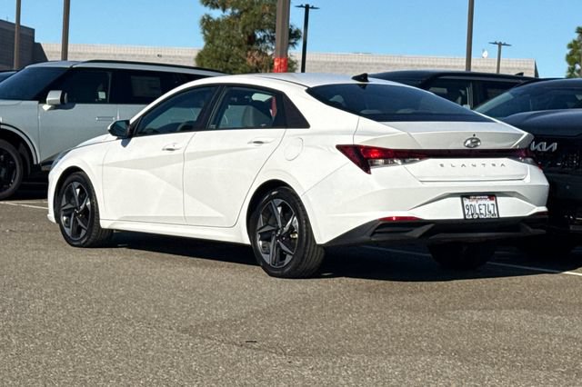 Used 2023 Hyundai Elantra SEL w/ Convenience Package FWD image 8