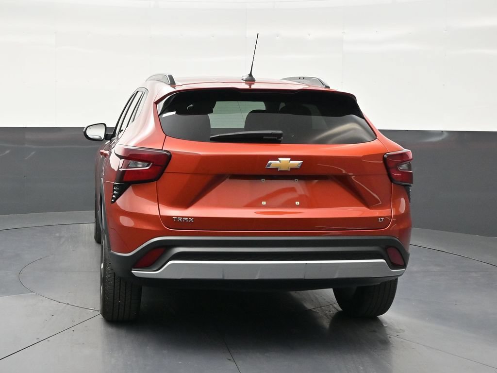 Used 2024 Chevrolet Trax LT w/ Driver Confidence Package FWD image 3