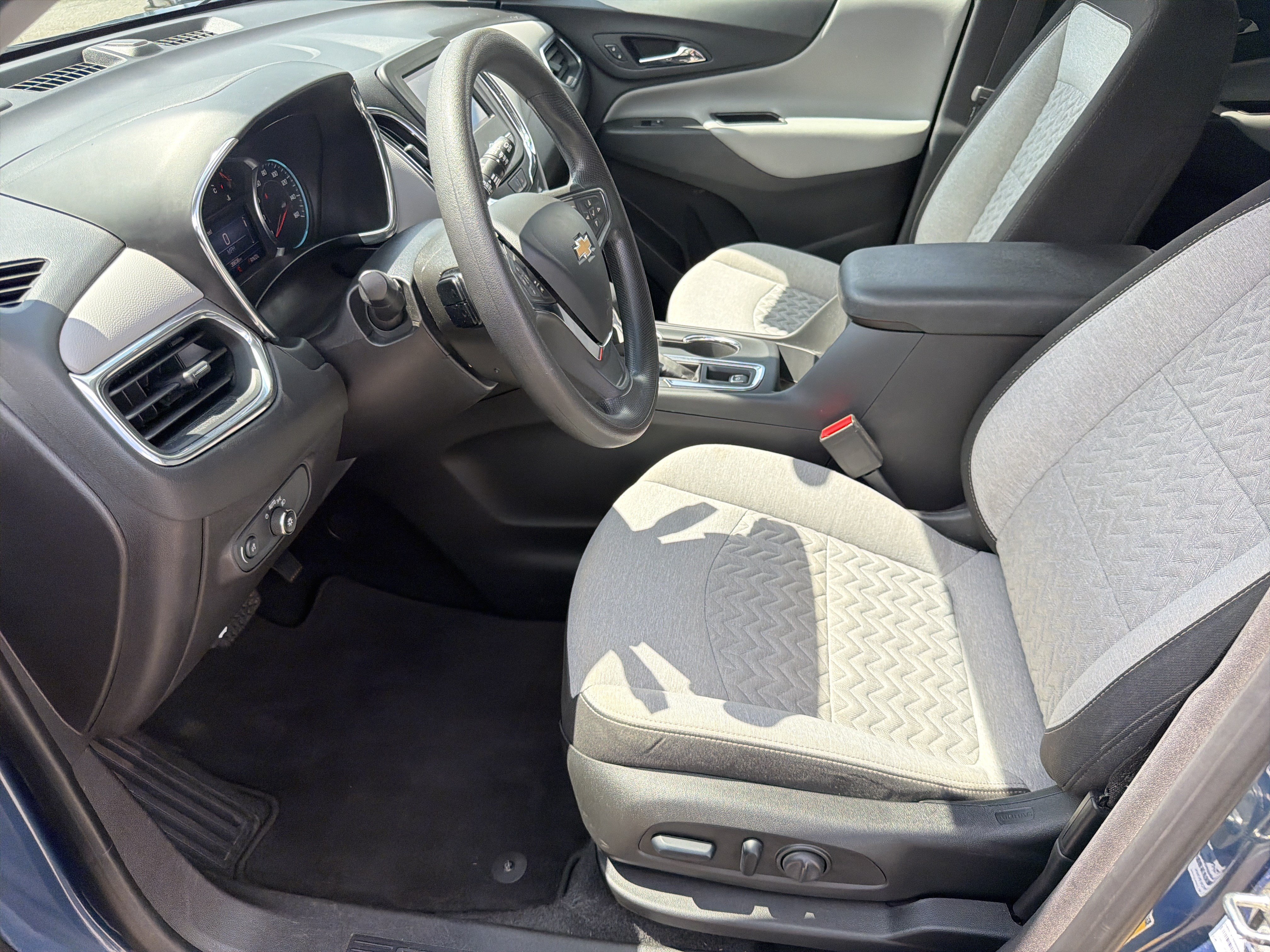 Used 2024 Chevrolet Equinox LS w/ LS Convenience Package FWD image 19