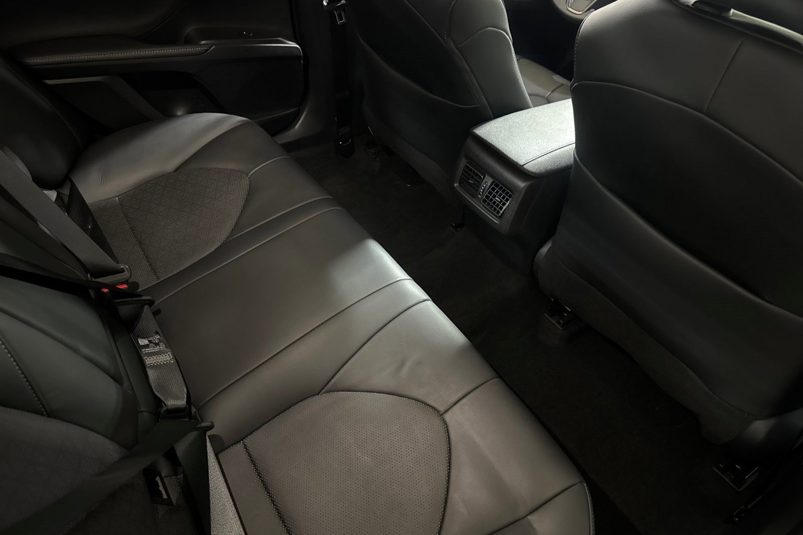 Used 2023 Toyota Camry XSE FWD image 29