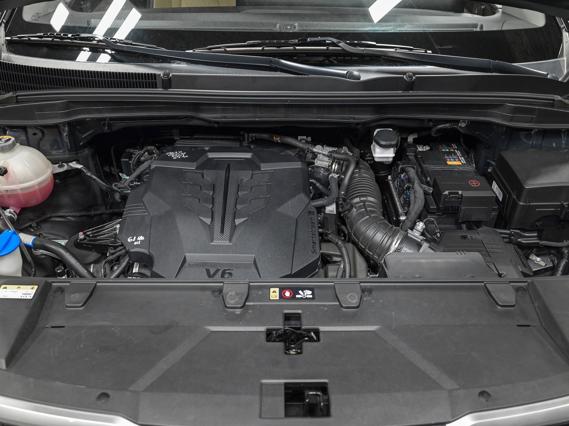 Used 2023 Kia Carnival LX image 11