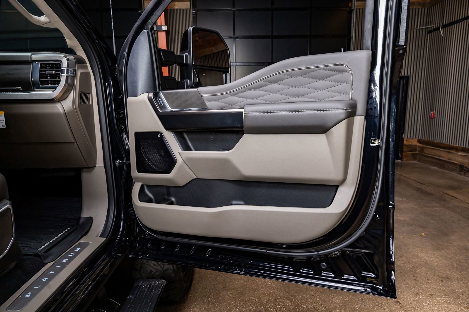 Used 2026 Ford F350 Platinum w/ Platinum Plus Package image 38