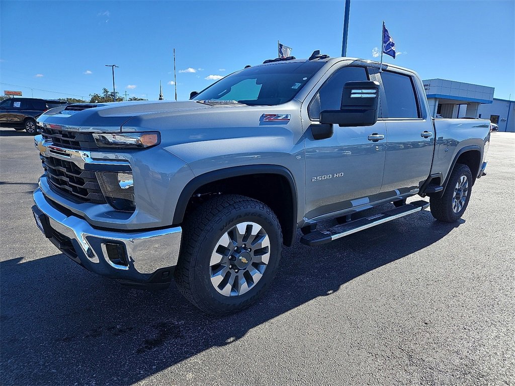 Used 2026 Chevrolet Silverado 2500 LT image 2