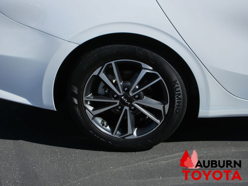 Used 2022 Kia Forte LXS w/ LXS Technology Package image 3
