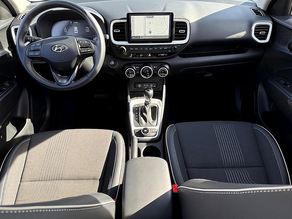 Certified 2025 Hyundai Venue Limited image 6