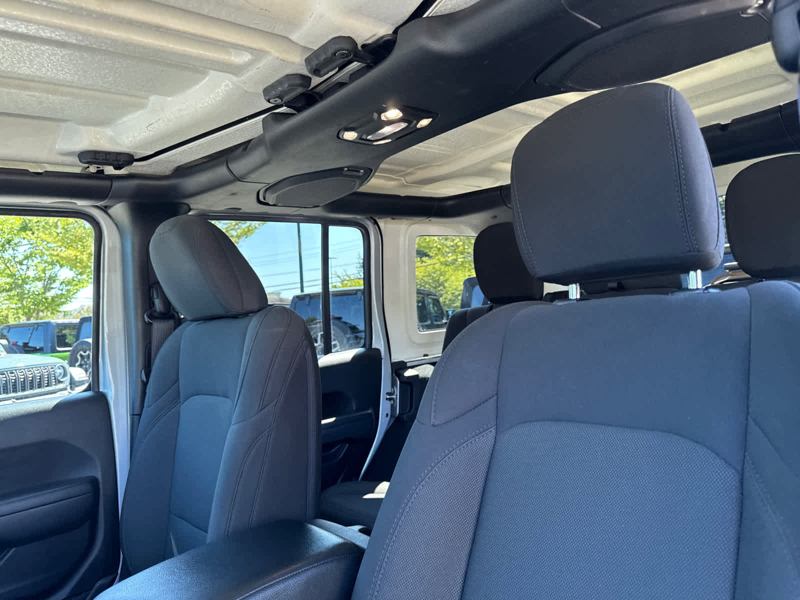 Used 2023 Jeep Wrangler Unlimited image 14