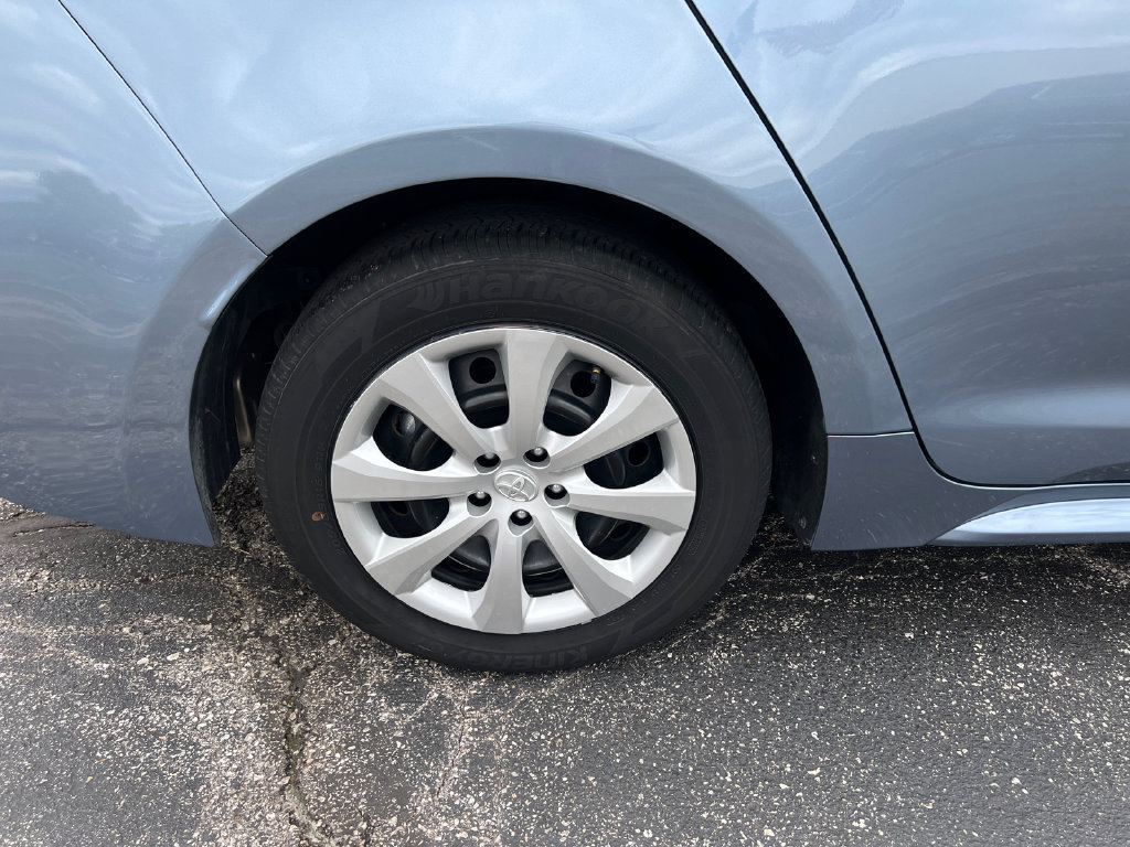 Used 2025 Toyota Corolla LE FWD image 6