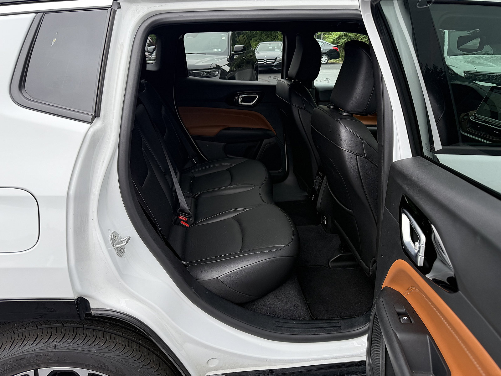 Used 2025 Jeep Compass Limited w/ Elite Group AWD/4WD image 15