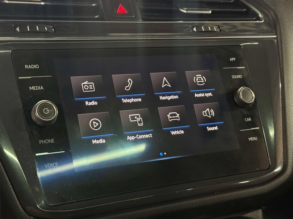 Used 2022 Volkswagen Tiguan SE AWD/4WD image 16