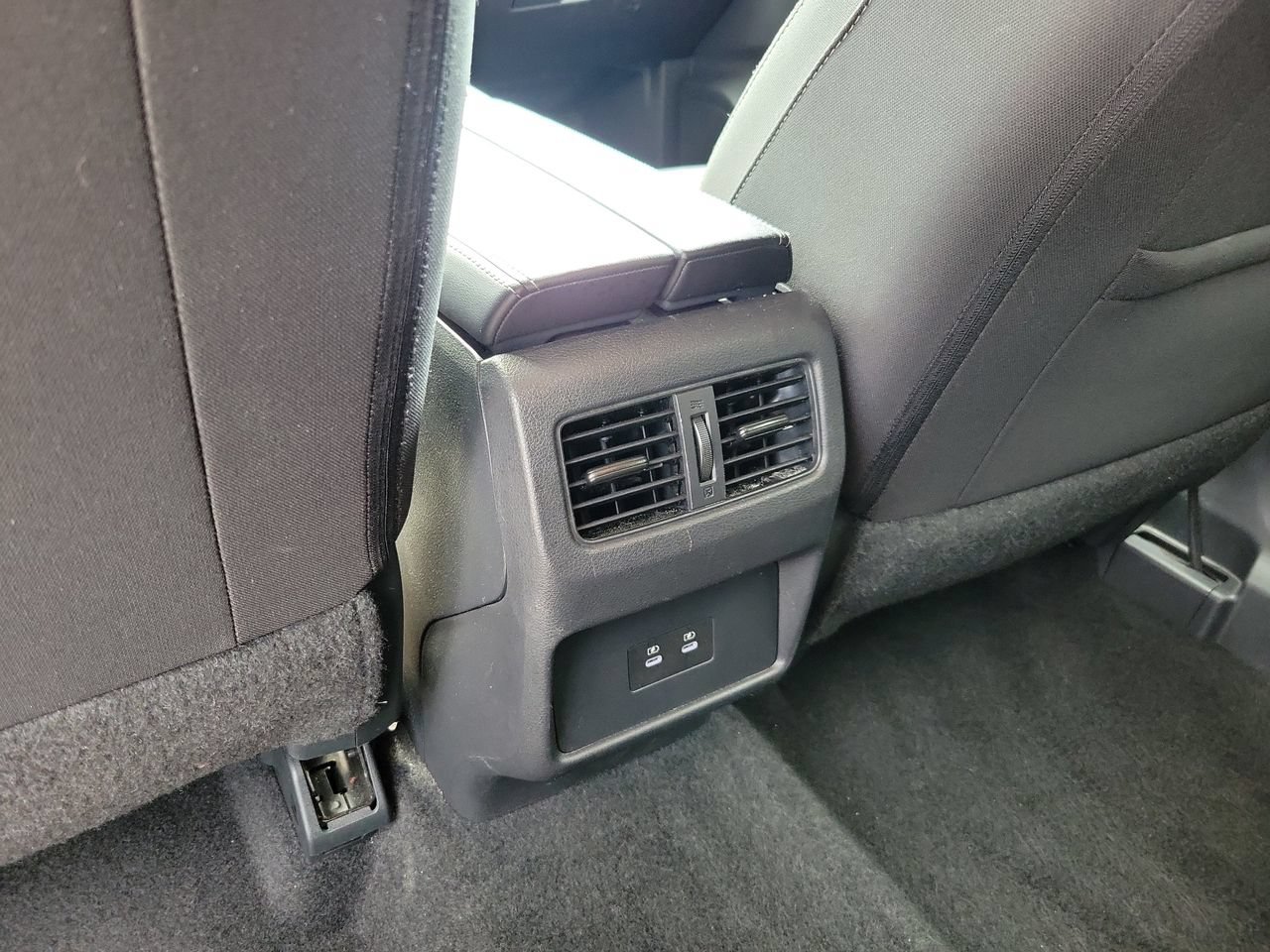 Used 2025 Nissan Rogue SV FWD image 11
