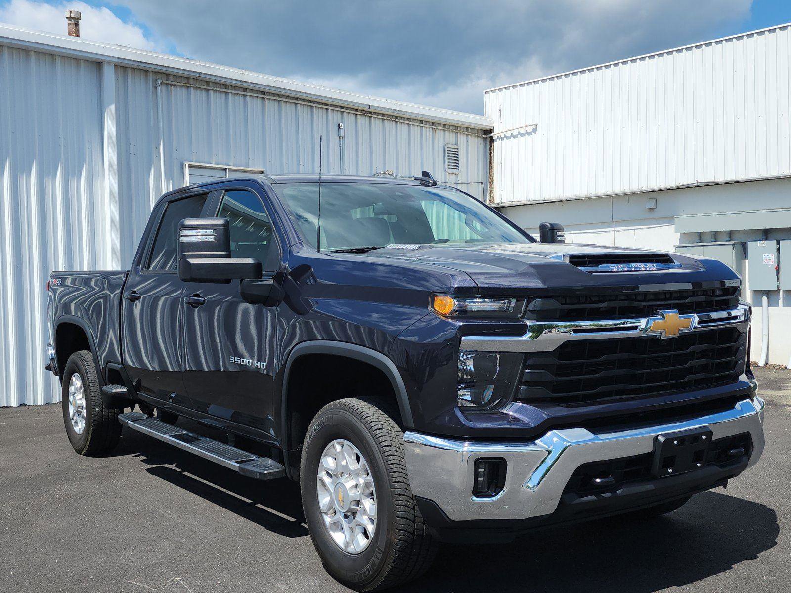 Used 2024 Chevrolet Silverado 3500 LT w/ Safety Package AWD/4WD image 7