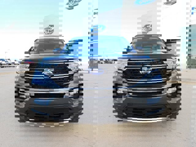 Used 2020 Ford Explorer XLT w/ Equipment Group 202A image 2