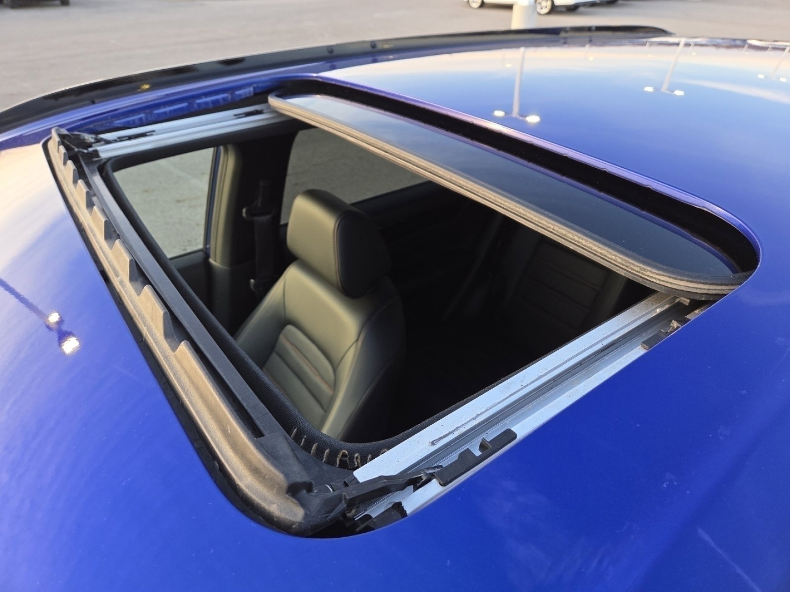 Used 2024 Honda CR-V Sport Touring image 3