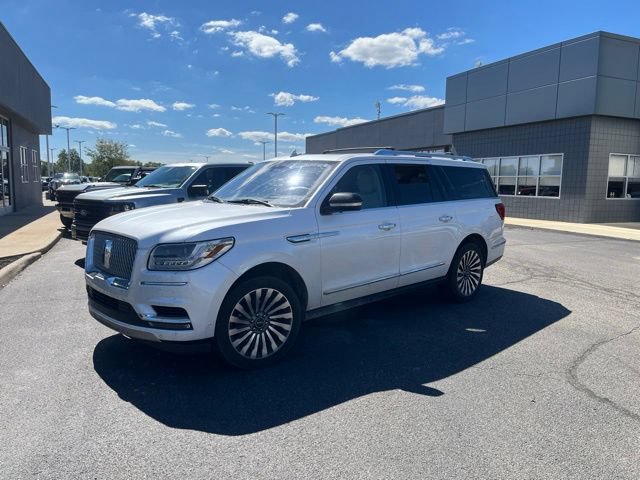 Used 2018 Lincoln Navigator L Reserve w/ Technology Package AWD/4WD image 2