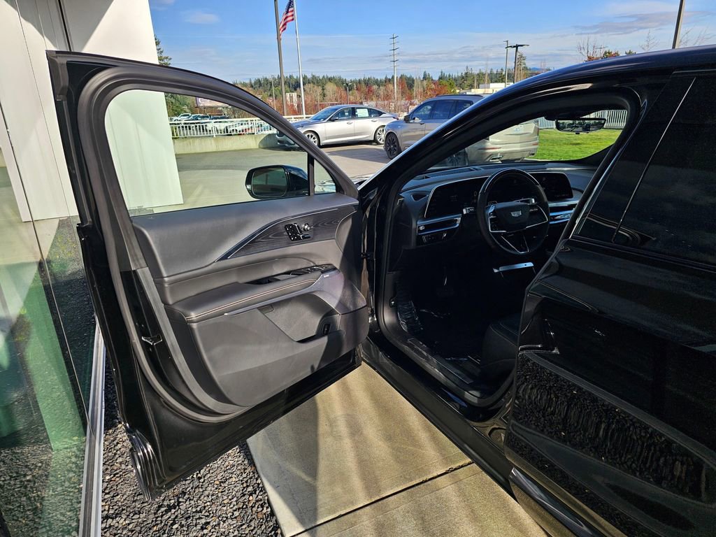 Used 2025 Cadillac Lyriq Sport image 19