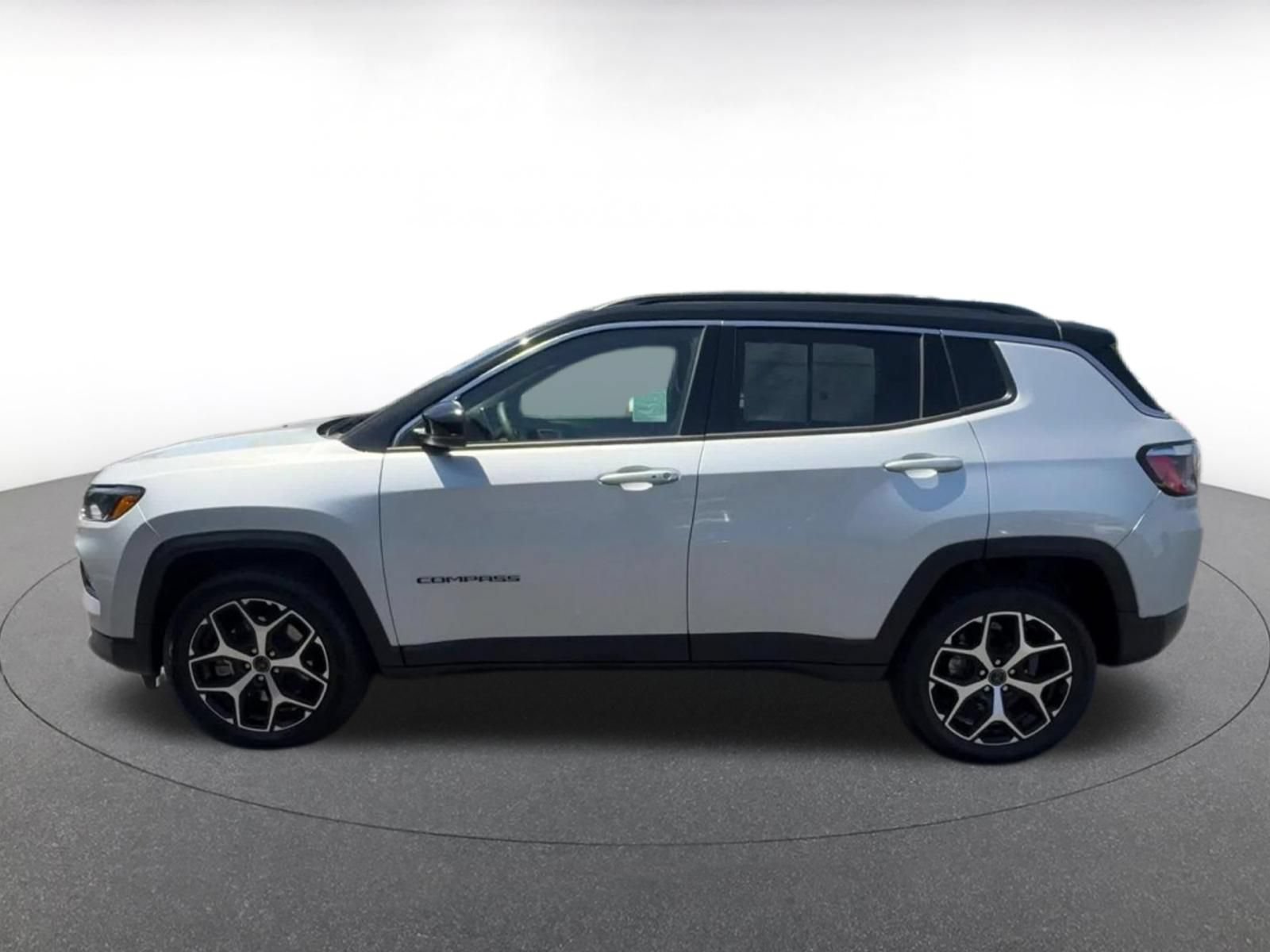 Used 2025 Jeep Compass Limited AWD/4WD image 9