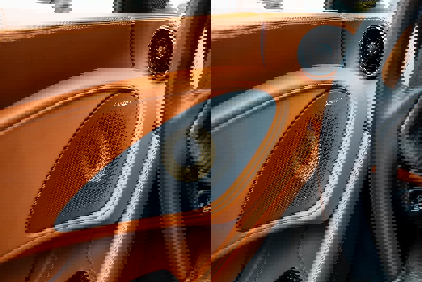 Used 2018 McLaren 570S Spider image 28