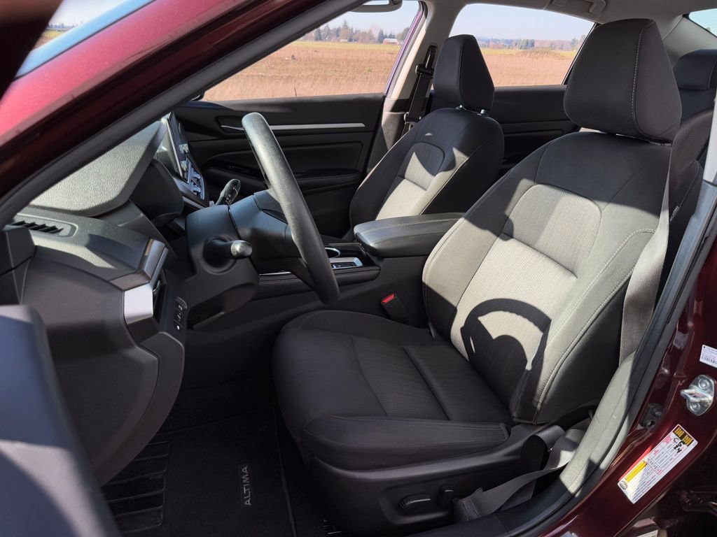 Used 2023 Nissan Altima 2.5 SV image 9