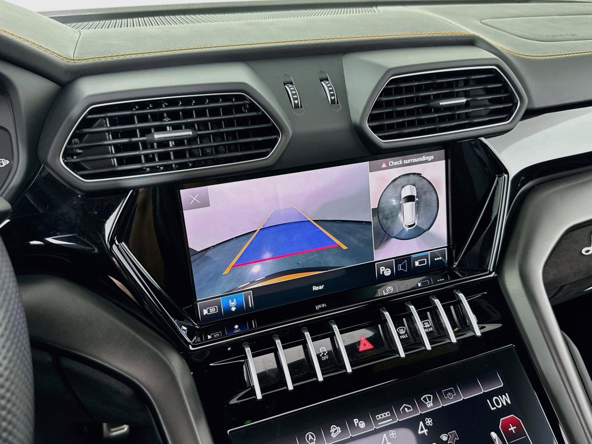 Used 2022 Lamborghini Urus AWD/4WD image 17