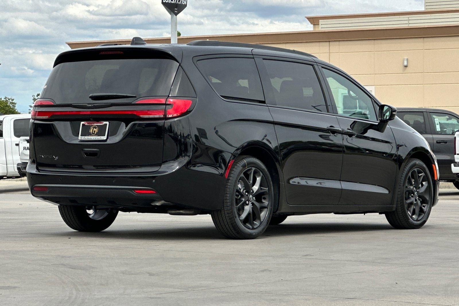 New 2026 Chrysler Pacifica Select image 6