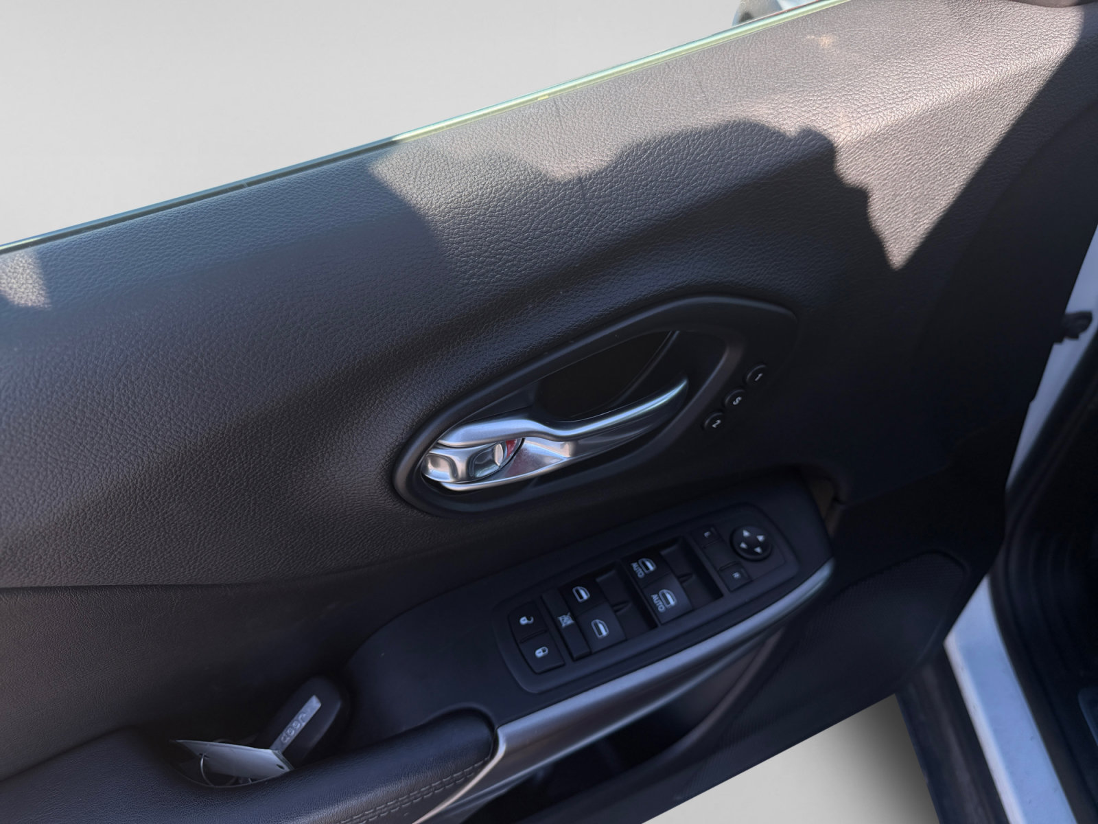 Used 2019 Jeep Cherokee Limited AWD/4WD image 16