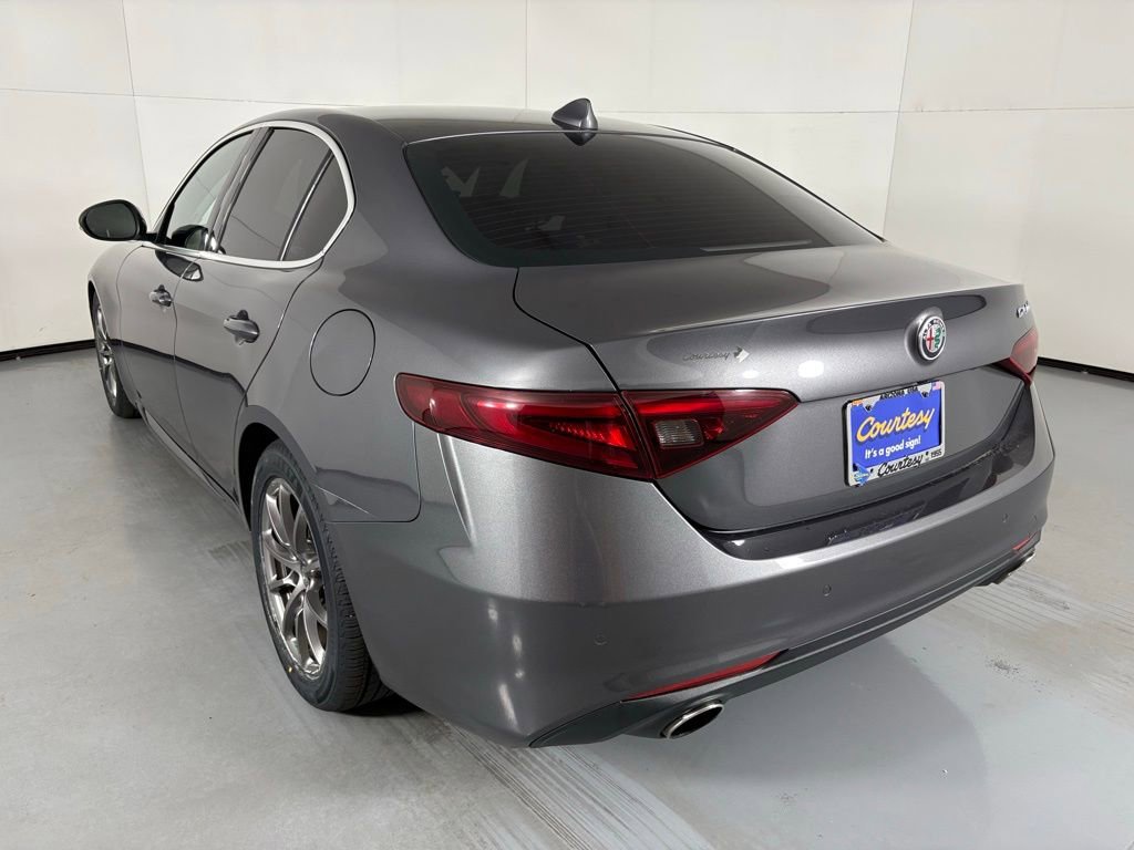 Used 2019 Alfa Romeo Giulia image 7