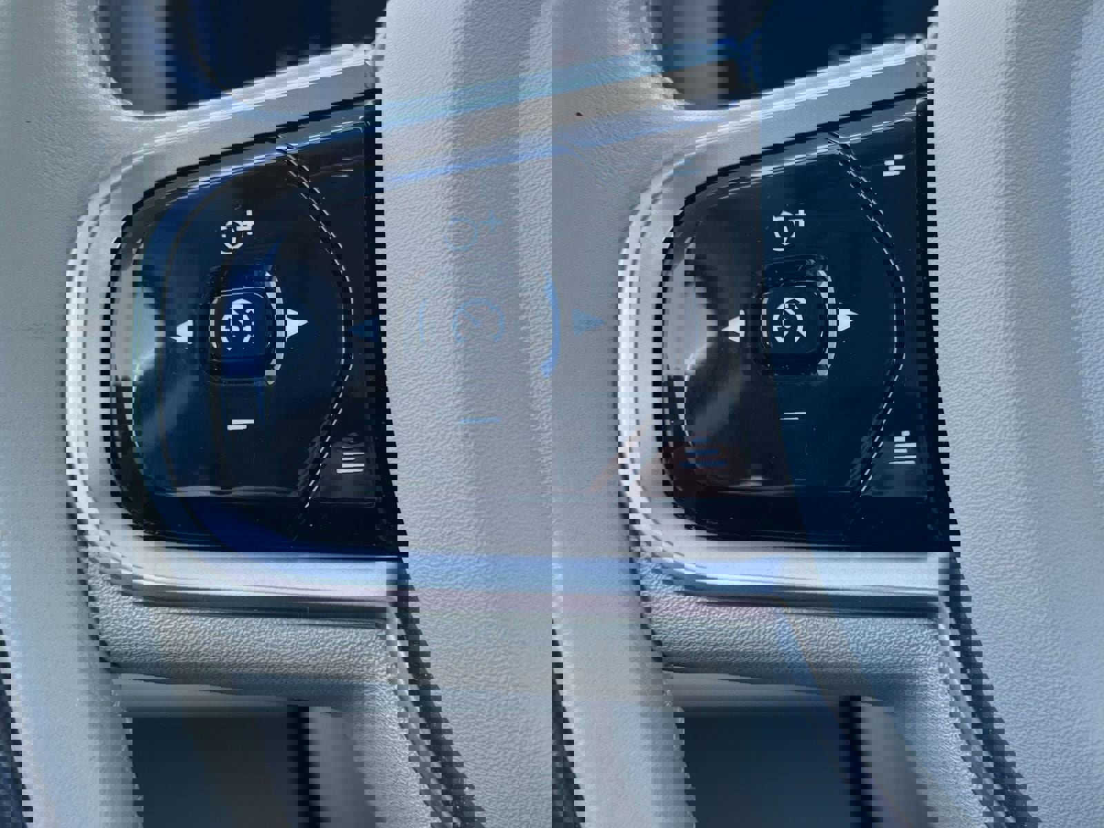 Certified 2023 Volvo XC60 B5 Plus w/ Climate Package image 23