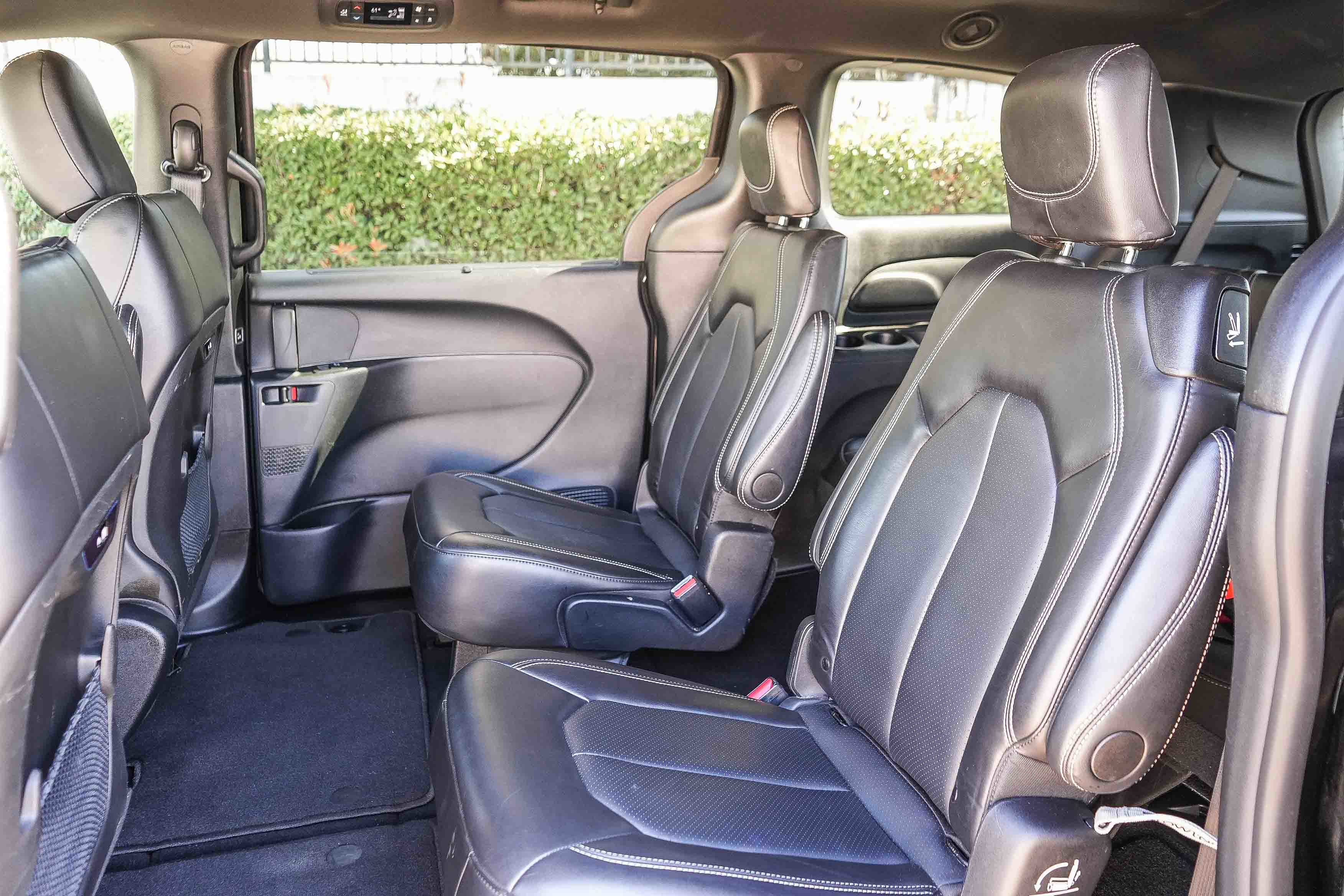 Used 2025 Chrysler Pacifica Select FWD image 18