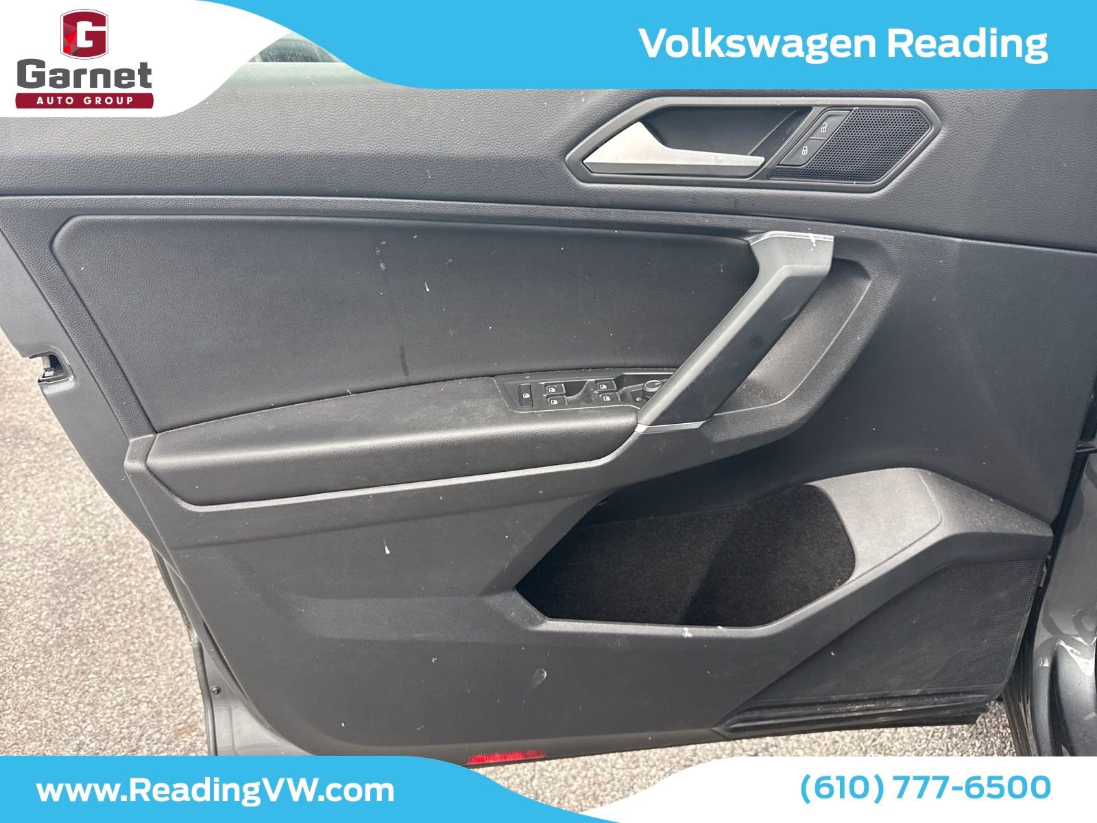 Used 2020 Volkswagen Tiguan SE w/ Panoramic Sunroof Package image 12