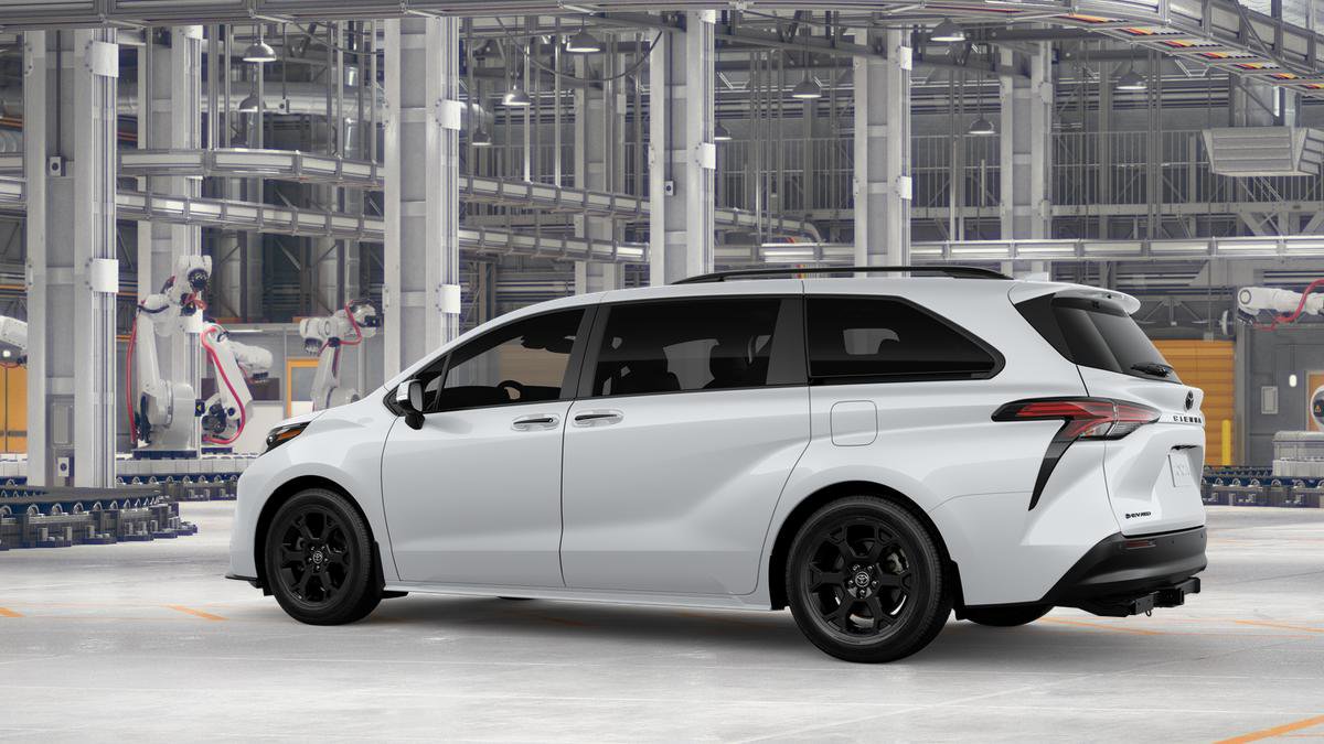 New 2026 Toyota Sienna XLE Woodland Edition image 5
