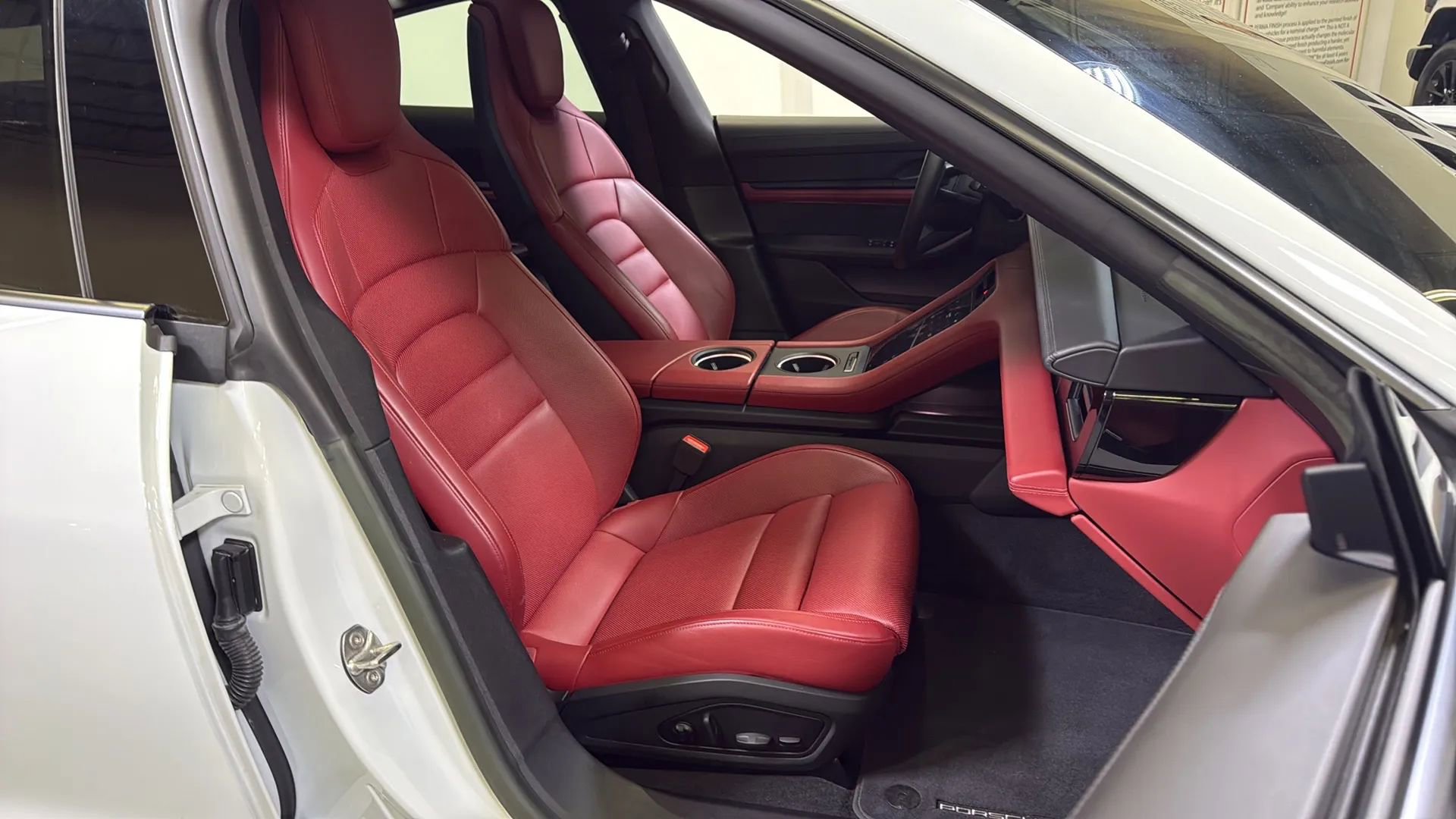 Used 2023 Porsche Taycan image 16