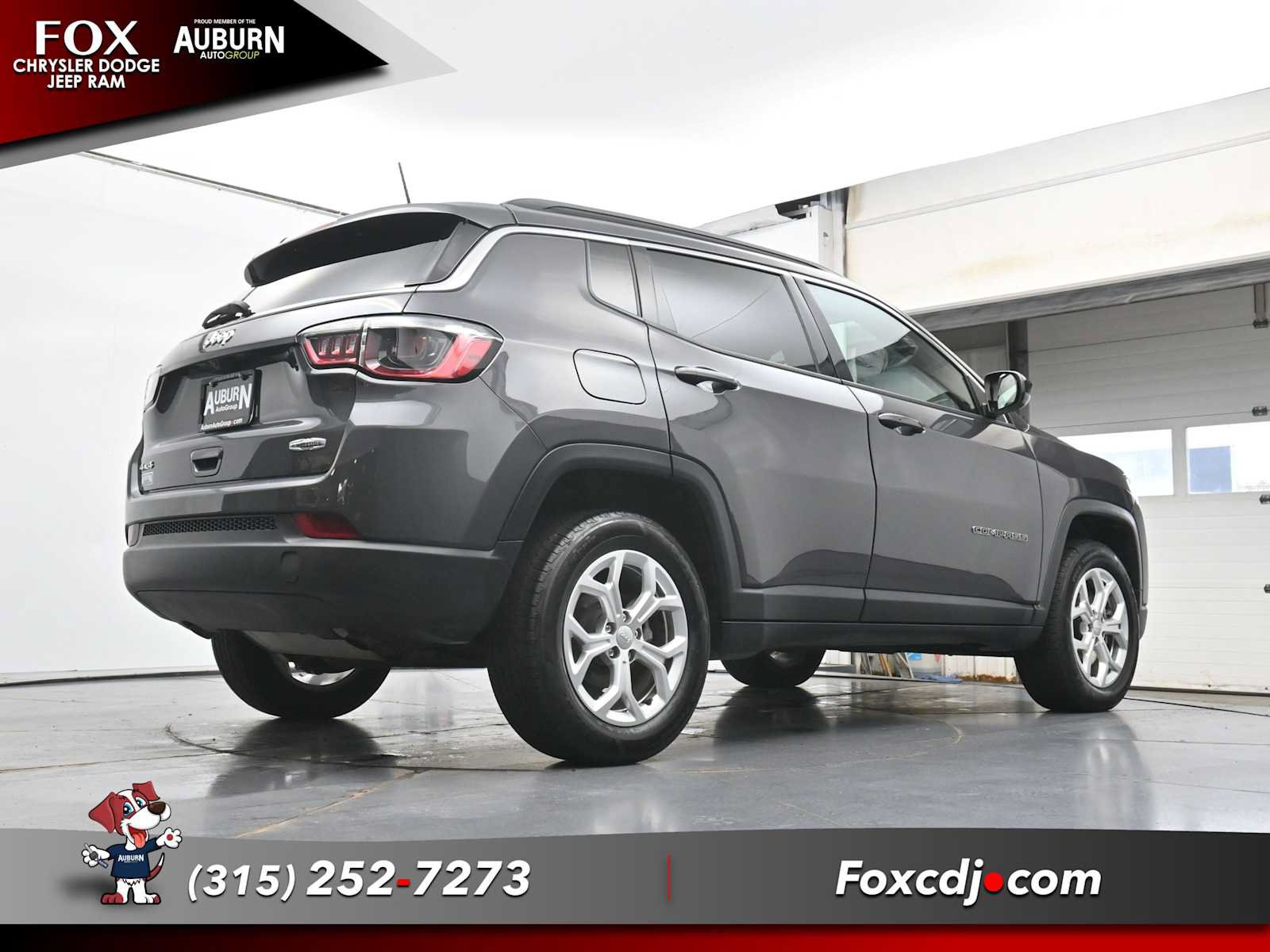 Used 2024 Jeep Compass Latitude w/ Convenience Group AWD/4WD image 25