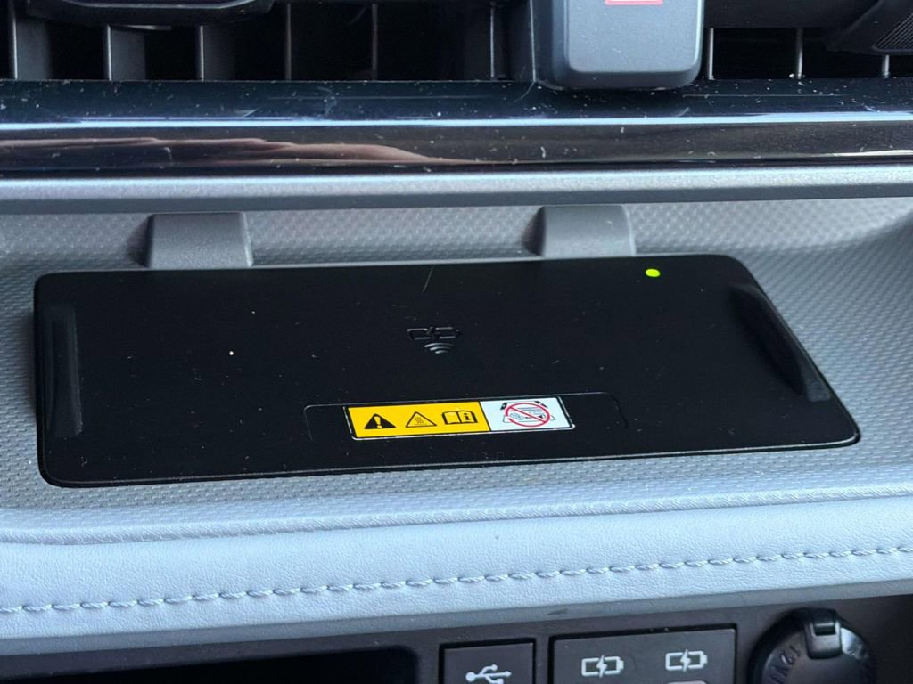 Used 2024 Toyota Highlander XLE FWD image 21