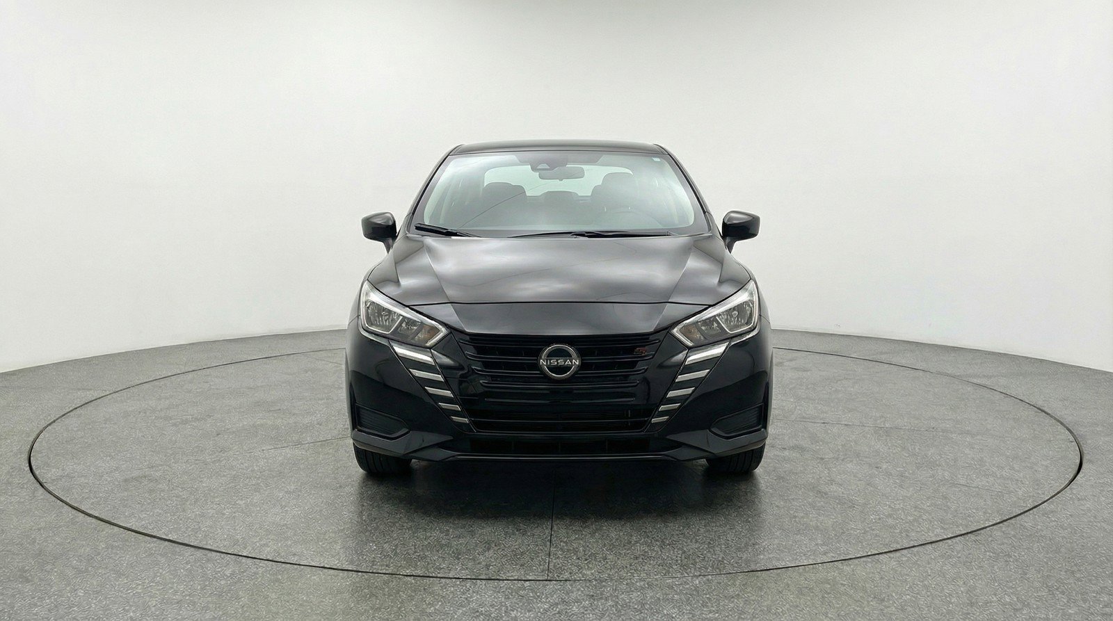 Used 2025 Nissan Versa SV image 2