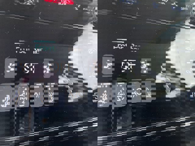 Used 2025 Genesis G80 2.5T image 14