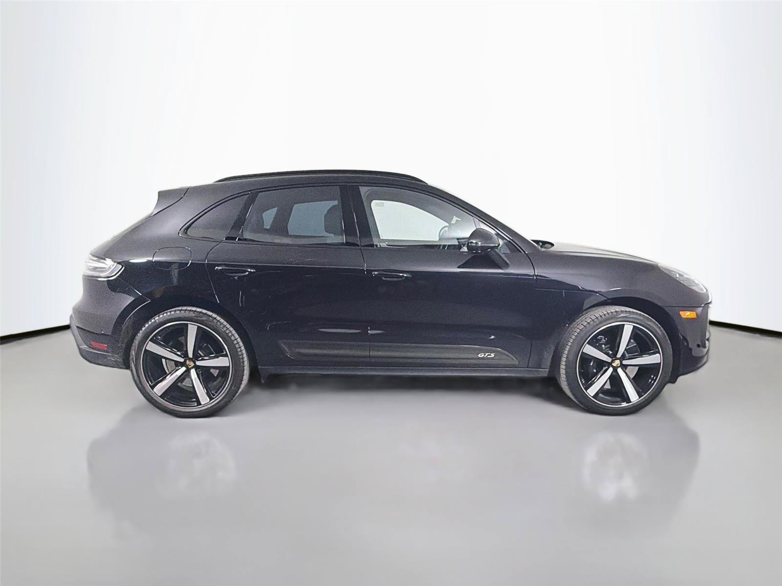 Certified 2026 Porsche Macan GTS AWD/4WD image 8