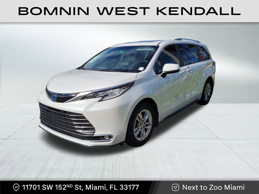 Used 2024 Toyota Sienna Limited image 2