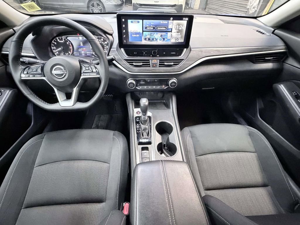Used 2025 Nissan Altima 2.5 SV w/ SV Premium Package FWD image 14