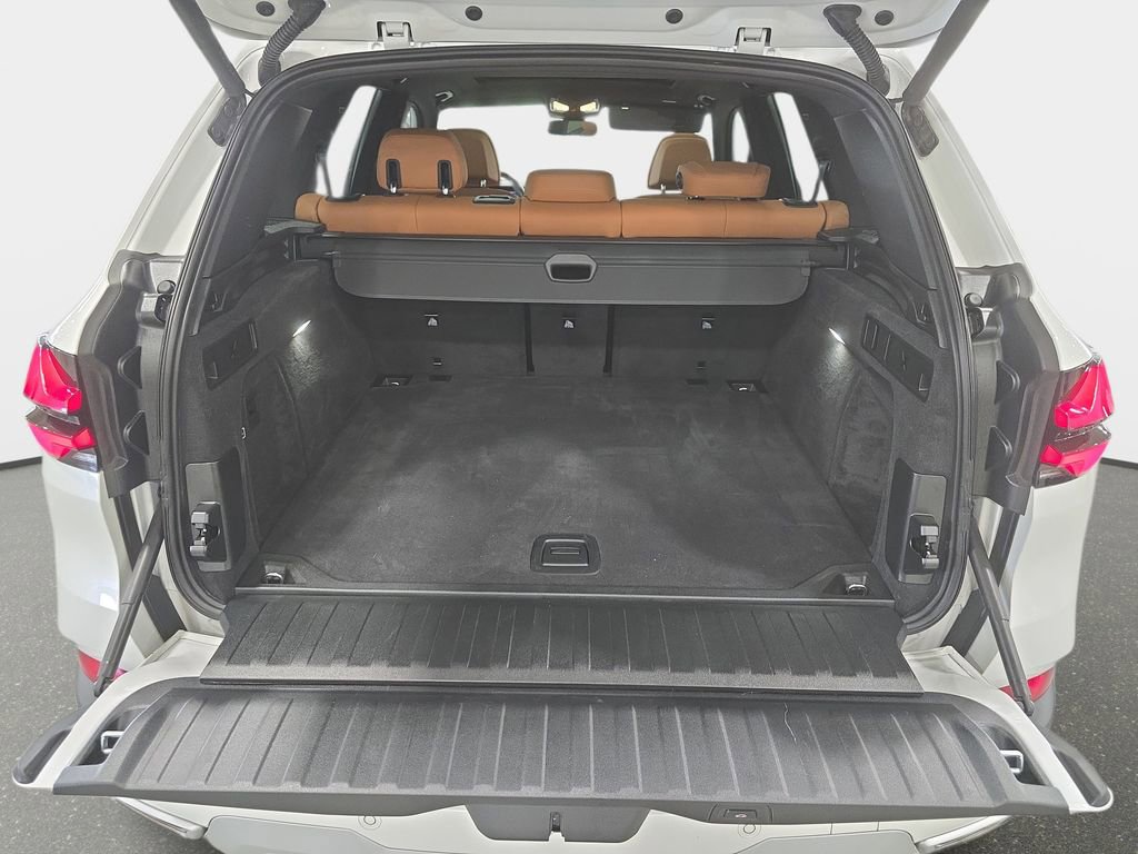 Certified 2025 BMW X5 sDrive40i w/ Climate Comfort Package image 13