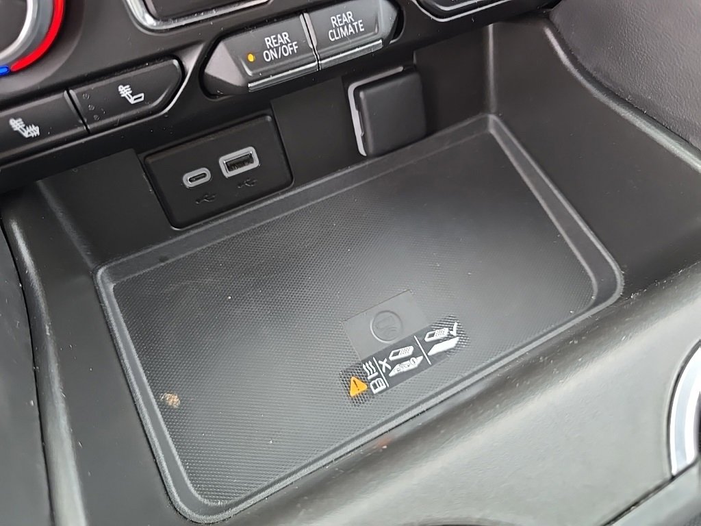 Used 2023 Chevrolet Suburban LT image 19