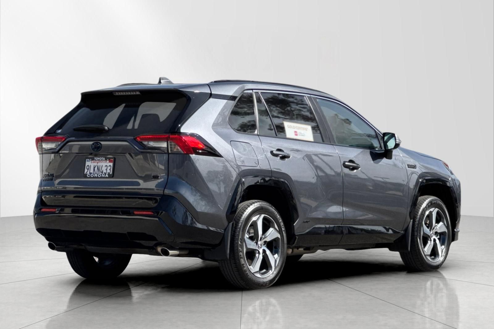 Used 2024 Toyota RAV4 SE w/ Weather & Moonroof Package image 4