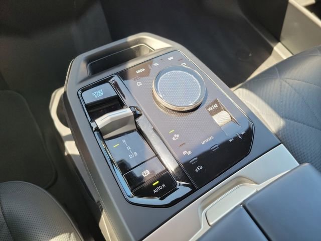 Used 2022 BMW iX xDrive50 w/ Dynamic Handling Package image 23
