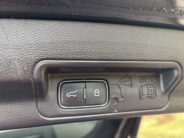 Used 2022 Ford Explorer XLT w/ Equipment Group 202A image 38